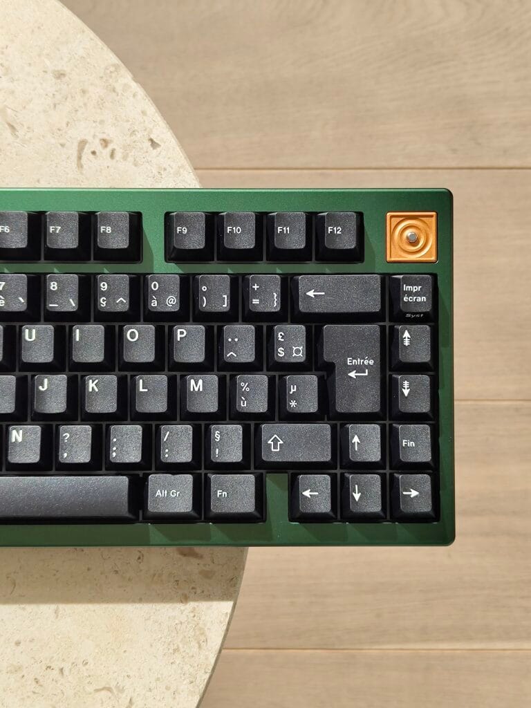 IMG_20250404_104837881 green and black mechanical keyboard with a copper accent