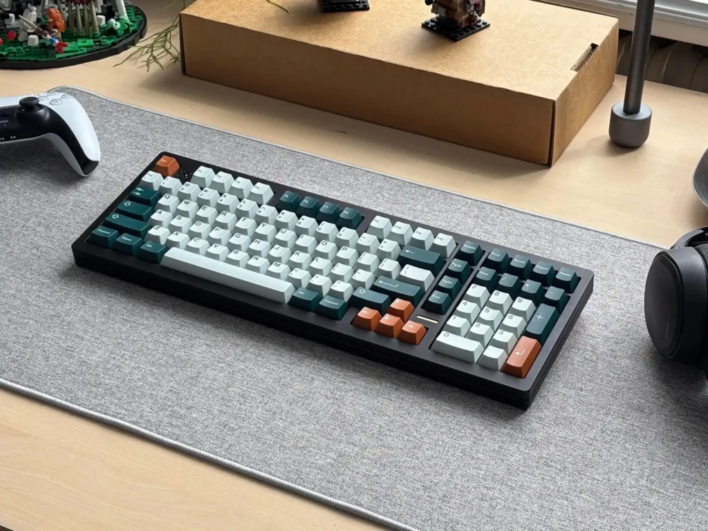 Custom keyboard on a grey deskmat